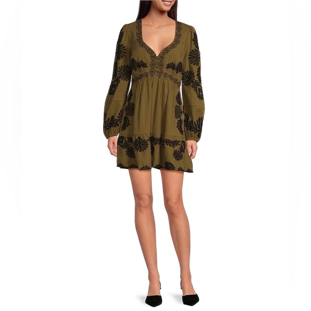 NWT Women CHELSEA & Violet Boho Chic floral embroidered mini dress pockets large